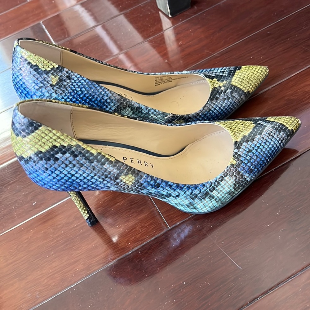 Katy Perry size 8 snakeskin high heels stiletto
